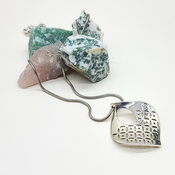 Brighton "GEO TWIRL" Wavd Silver Plated Pendant Neck w Cut-Out Patterned Detail! - Picture 8 of 11